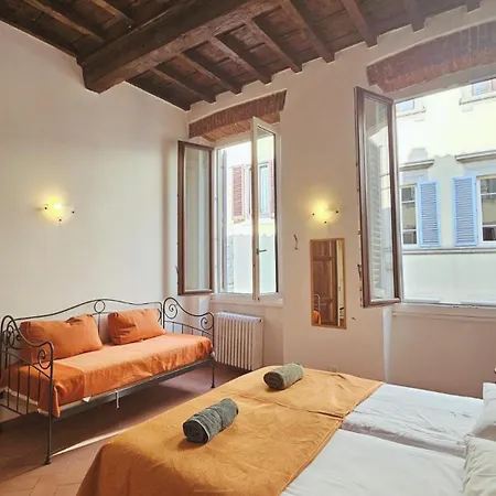 Apartment Vista Duomo, L'esperienza Di Dormire Nella Storia