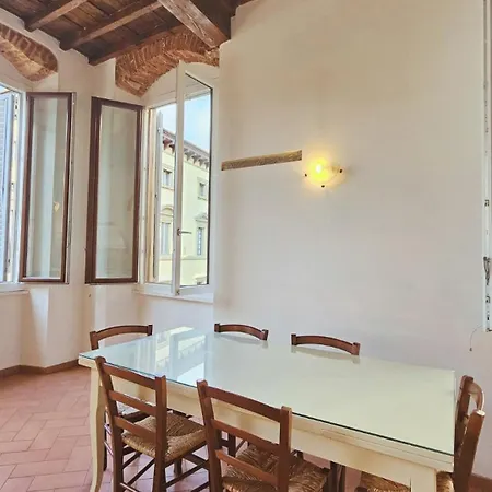 Vista Duomo, L'esperienza Di Dormire Nella Storia Apartment